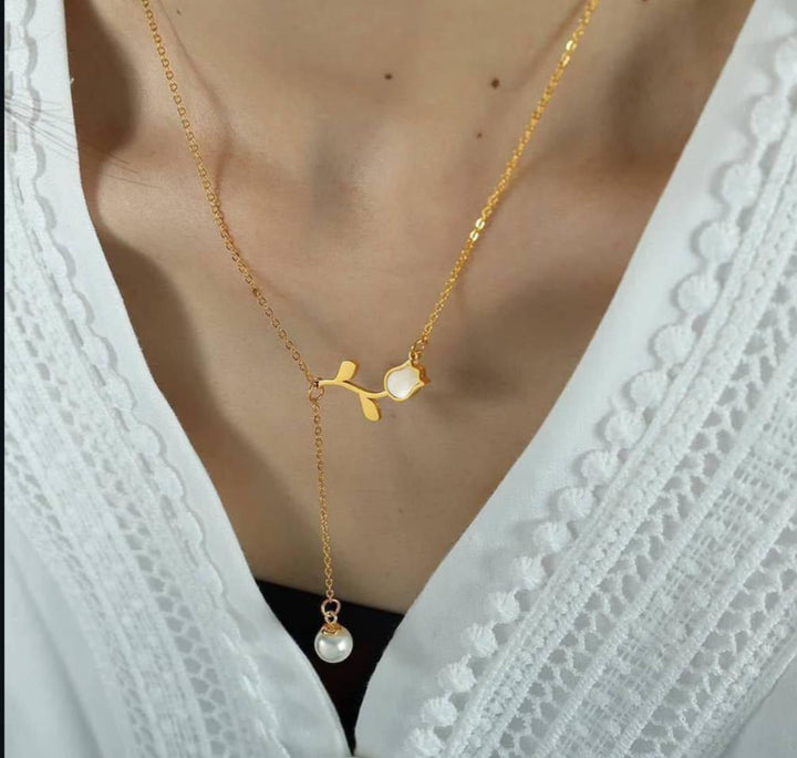 Mini Tulip Pearl Necklace