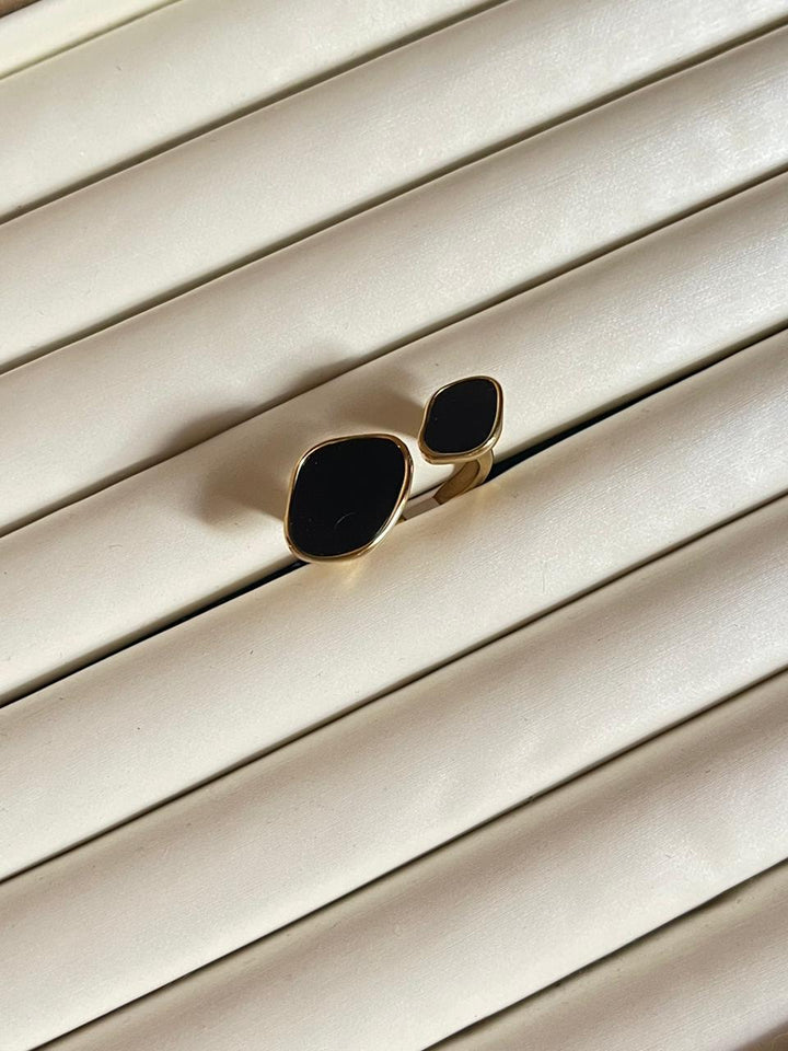 Black Reverie Ring