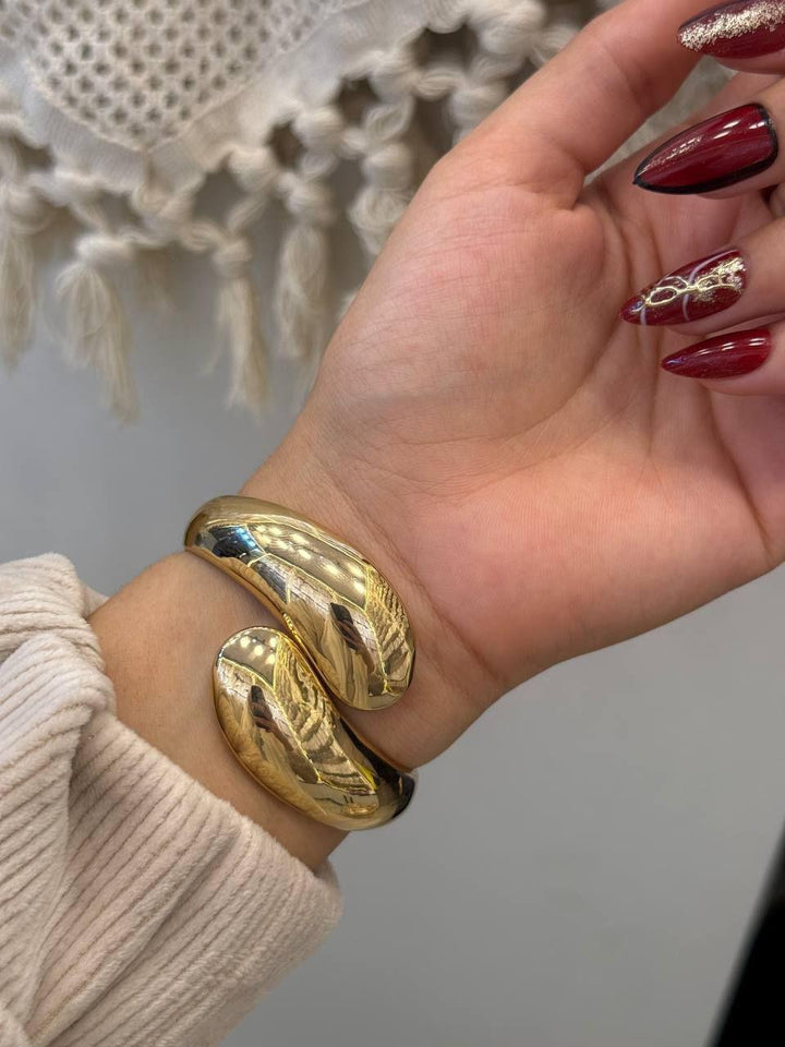 Golden Flow Bangle